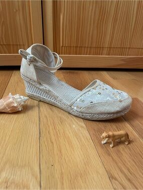Floral Embroidered Wedge Sandal